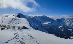 Skitour Hollbrucker Kreuz - Aufstieg beim Karnischen Kamm, mit Blick zu den Drei Zinnen