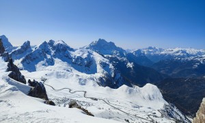 Skitour Nuvolau - Gipfelsieg mit Blick zur Civetta und Passo Giau Passstraße