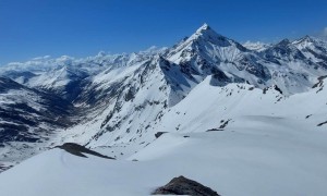 Skitour Hoher Rosshuf - Blick zum Hinteren Umbaltörl, Ahrner Kopf und Rötspitze