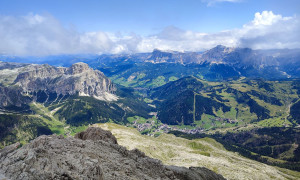 Klettersteig Boeseekofel - Gipfelsieg, Blick zum Sassongher, Heiligkreuzkofel, Piz Lavarela