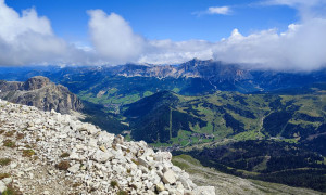 Klettersteig Boeseekofel - Gipfelsieg, Blick nach Corvara und Stern