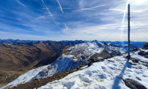 Bergtour Großes Degenhorn - Gipfelsieg mit Blick zur Hochgrabe Bergtour Großes Degenhorn - Gipfelsieg mit Blick zur Hochgrabe