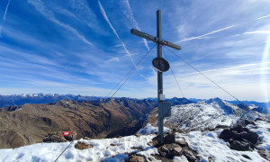 Bergtour Großes Degenhorn - Gipfelsieg mit Blick zur Hochgrabe Bergtour Großes Degenhorn - Gipfelsieg mit Blick zur Hochgrabe