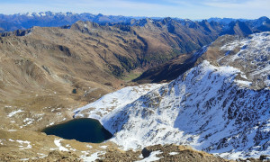 Bergtour Großes Degenhorn - Gipfelsieg mit Blick zum Degensee Bergtour Großes Degenhorn - Gipfelsieg mit Blick zum Degensee