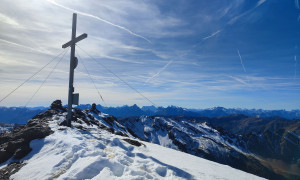 Bergtour Großes Degenhorn - Gipfelsieg mit Blick zu den Dolomiten Bergtour Großes Degenhorn - Gipfelsieg mit Blick zu den Dolomiten