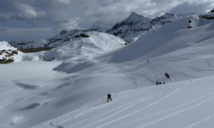 Skihochtour Stubacher Sonnblick - Aufstieg, Rückblick Rudolfshütte und zum Hocheiser Skihochtour Stubacher Sonnblick - Aufstieg, Rückblick Rudolfshütte und zum Hocheiser