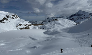 Skihochtour Stubacher Sonnblick - Aufstieg, Rückblick Rudolfshütte und zum Hocheiser Skihochtour Stubacher Sonnblick - Aufstieg, Rückblick Rudolfshütte und zum Hocheiser