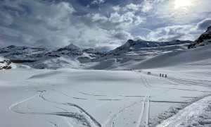 Skihochtour Stubacher Sonnblick - Aufstieg, Rückblick Rudolfshütte und zum Hocheiser Skihochtour Stubacher Sonnblick - Aufstieg, Rückblick Rudolfshütte und zum Hocheiser