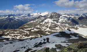 Bergtour Hörndl - Gipfelsieg, mit Blick zum Tauernkogel und Großvenediger