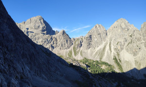 Klettersteige Laserz, Roter Turm - Hohes Törl, Blick zum Simonskopf und Gamswiesenspitzen