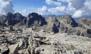 Klettersteige Laserz, Roter Turm - Gipfelsieg, Blick zum Wilder Sender, Seekofel und Simonskopf