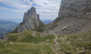 Bergtour Säntis - Aufstieg, Rückblick Lötzisalpsattel und den Altenalptürme