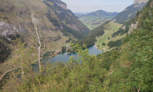 Bergtour Säntis - Abstieg mit Blick zum Seealpsee