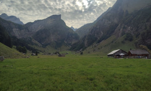 Bergtour Säntis - beim Seealpsee mit Blick zum Säntis