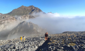 Klettersteig Hohe Warte - Zustieg Klettersteig mit Blick zum Rauchkofel