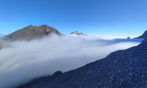 Klettersteig Hohe Warte - Zustieg Klettersteig mit Blick zum Rauchkofel und Gamskofel