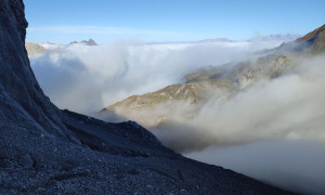 Klettersteig Hohe Warte - Zustieg Klettersteig, Blick zur Steinwand